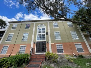 Building Photo - 2 Bedroom/2 Bathroom 1st Floor Condo at Cy...