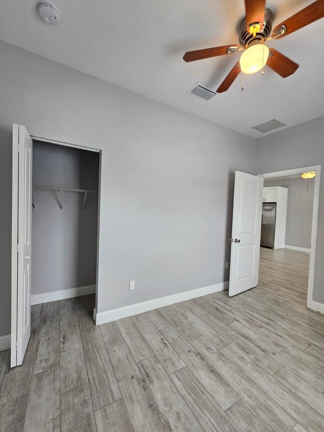 Building Photo - 1558 W 26th Ct
