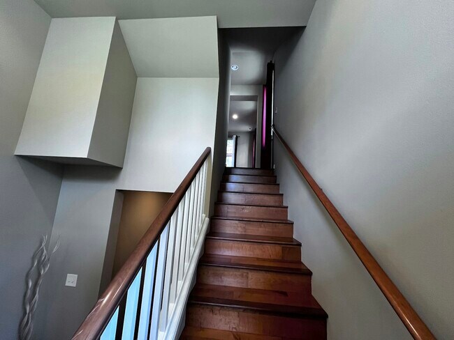 Building Photo - 9831 NE 138th Pl
