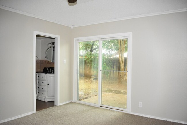 Building Photo - Adorable home in Euless!