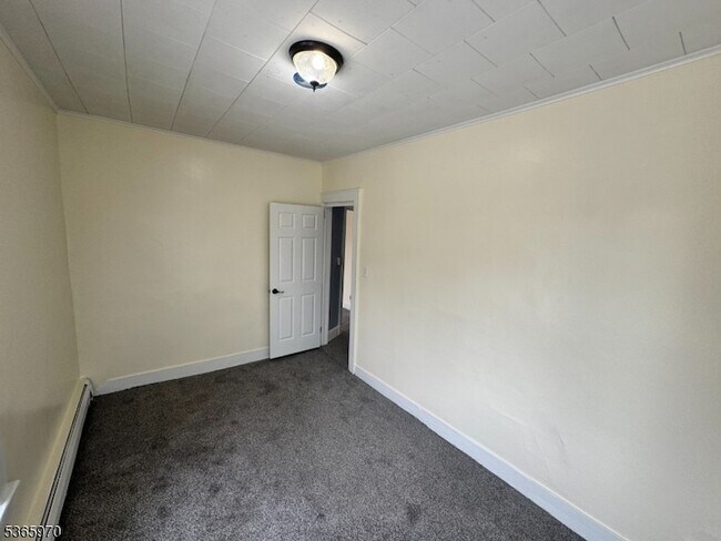 Building Photo - 156 Brown Ave