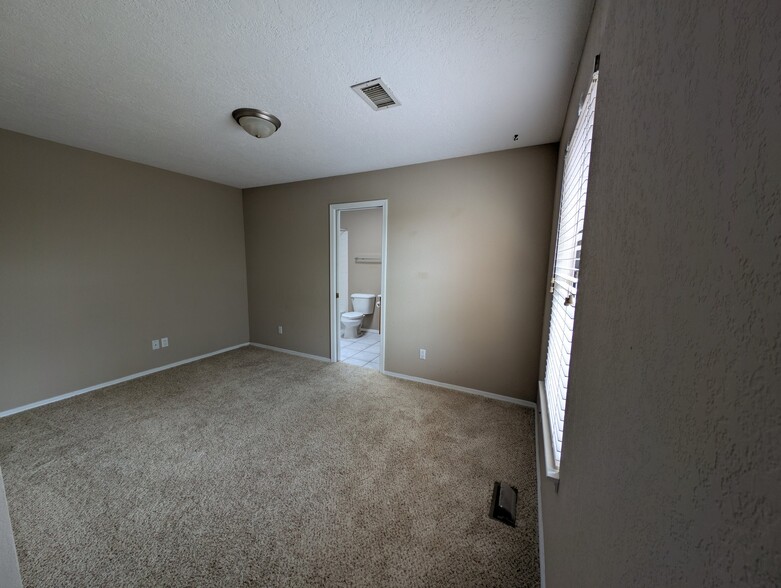 Building Photo - 542 Pinon Creek Rd SE