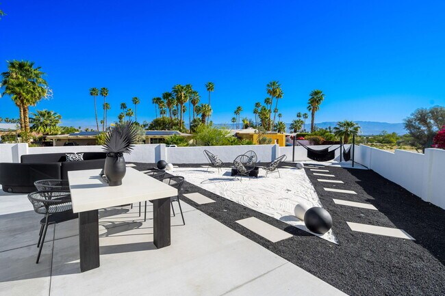 Building Photo - 47833 Sun Corral Trail