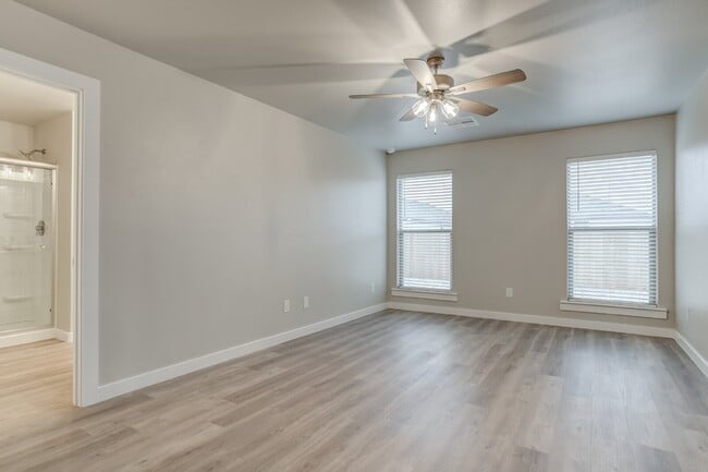 Building Photo - 4 Bed 2 Bath Home in South Lubbock! Extended driveway + Turf!