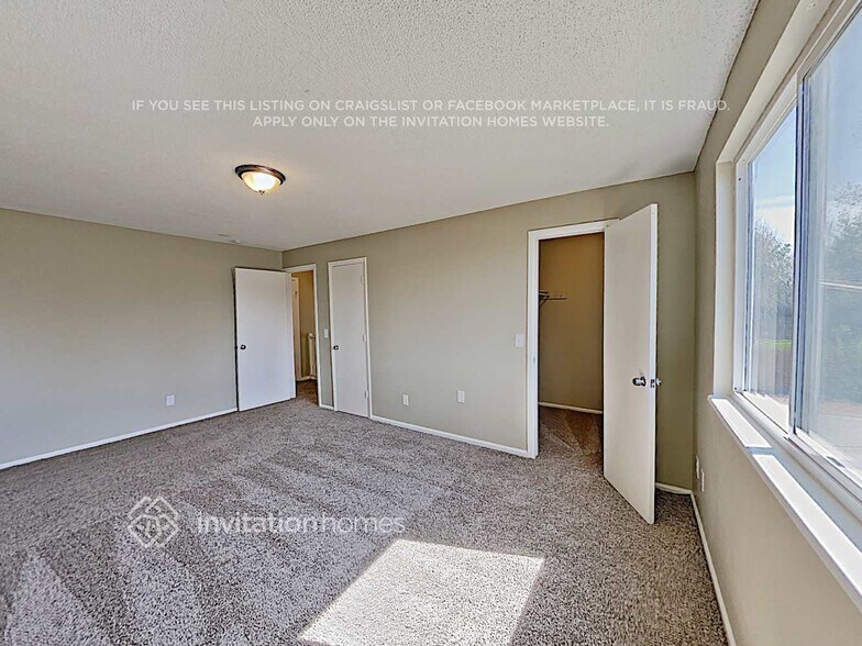 Building Photo - 1365 S Zeno Way