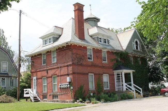 Primary Photo - 112 Woodward St