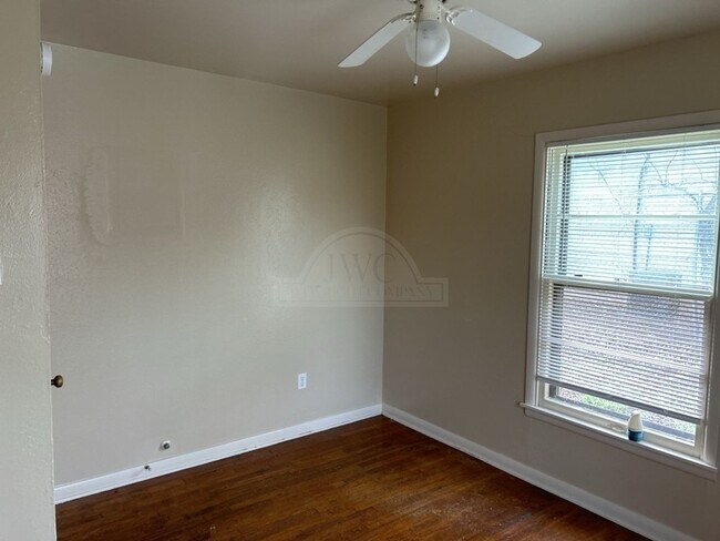 Building Photo - 408 Allen St