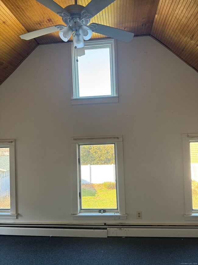 Building Photo - 64 Thompson St