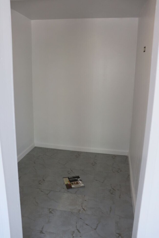 Building Photo - 2416 Cedar Dr