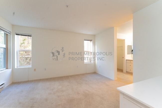 Building Photo - 4343 Roosevelt Way NE