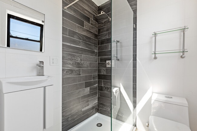 Building Photo - 1144 E Grand St