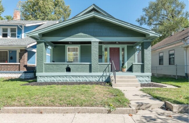 Building Photo - Stunning 3 bedroom , 1 bath in Tuxedo Park