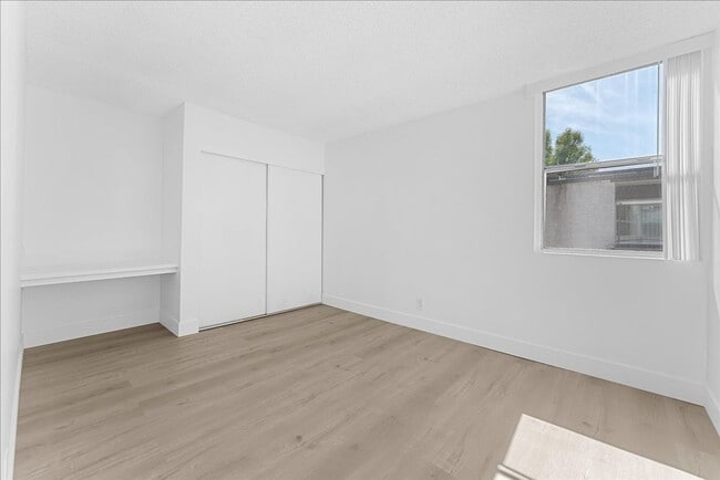 Building Photo - 18620 Hatteras St