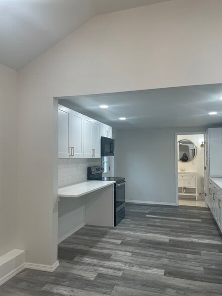 Building Photo - 131 Davis Ave