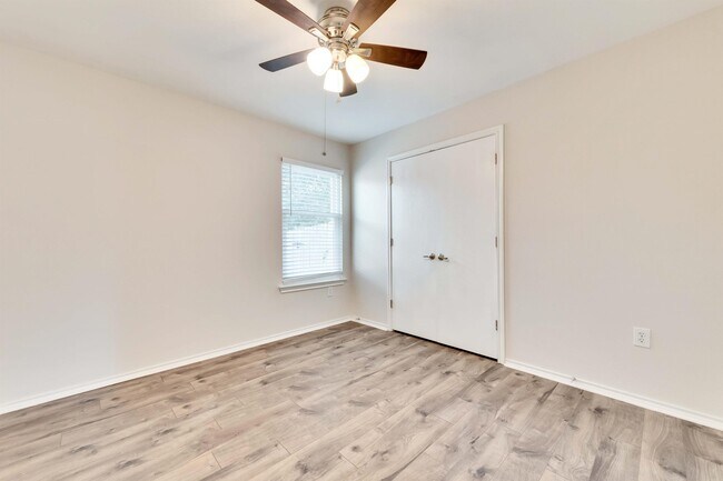 Building Photo - 5609 Silver Screen Dr