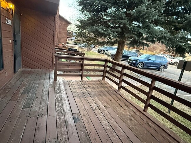 Building Photo - Beautiful West Side 2 Bedroom Condo w/ Views!!