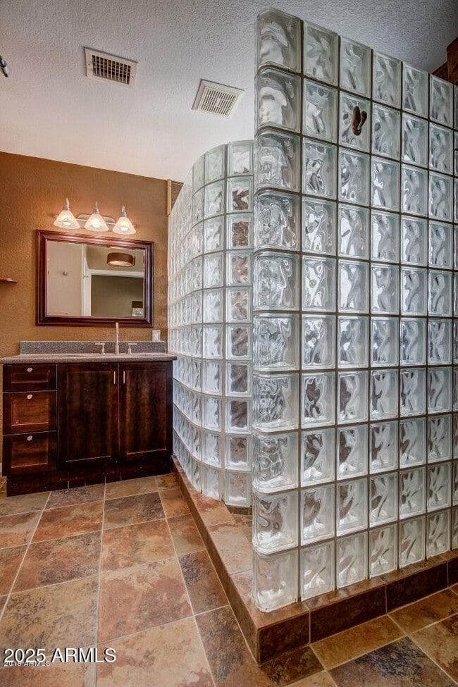 Building Photo - 10874 W Beaubien Dr