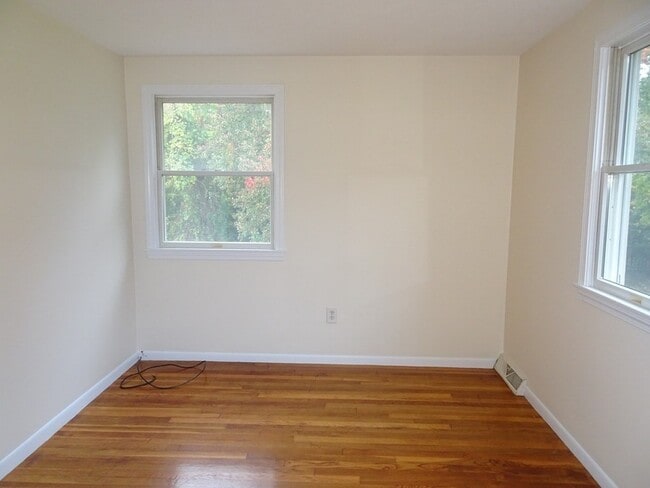 Building Photo - 6 Pondover Rd