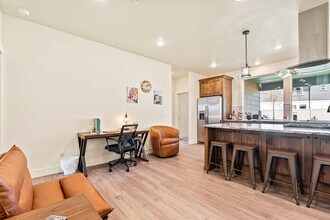 Building Photo - 306 CM Rdg Ln