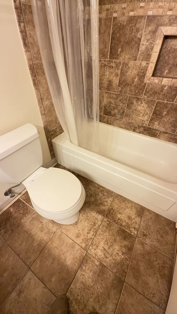 Building Photo - Fantastic deal on a great location!  This studio/1bath is available for EARLY MOVE IN at $1000/month