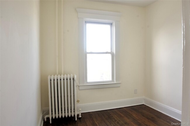 Building Photo - 55 Vernon Ave