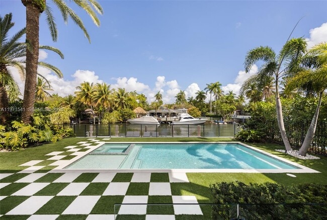 Building Photo - 885 NE 76th St