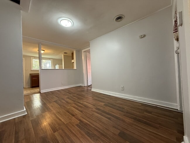 Building Photo - 19 N Lake Ave