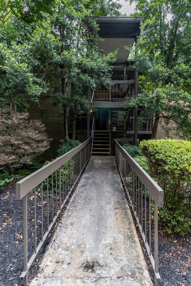 Building Photo - 8510 Madrid Ct