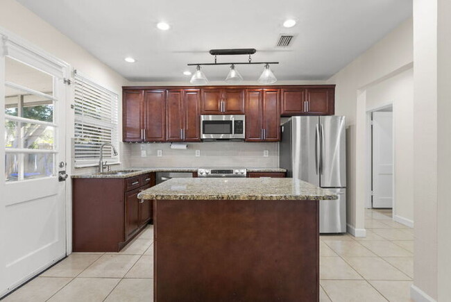 Building Photo - 3505 Prescott St N