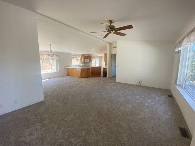 Building Photo - 3 Bedrooms | 2 Bath Home in The Dalles, OR