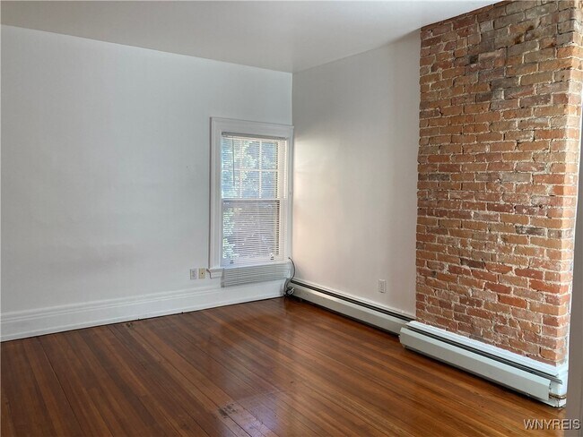 Building Photo - 451 Franklin St