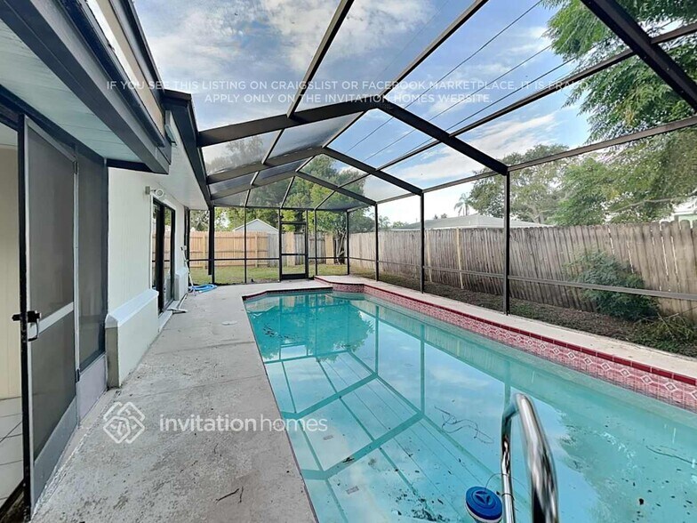 Building Photo - 1856 Greenhill Dr