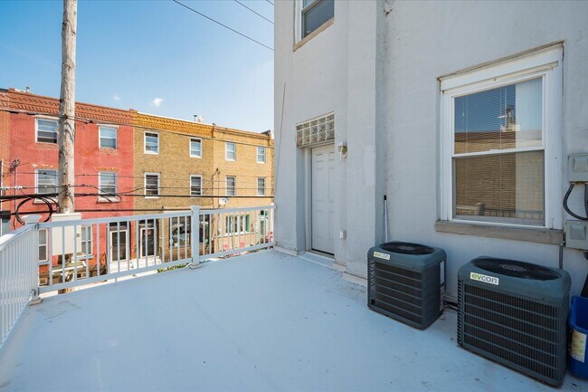 Building Photo - 1400 S 15th St