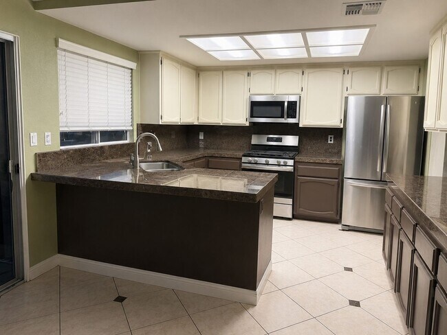 Building Photo - 742 Rambleton Dr