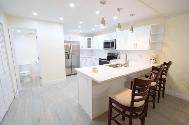 Building Photo - 3101 Florida Blvd