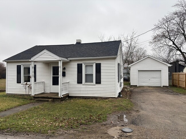 Building Photo - 112 Applegate St