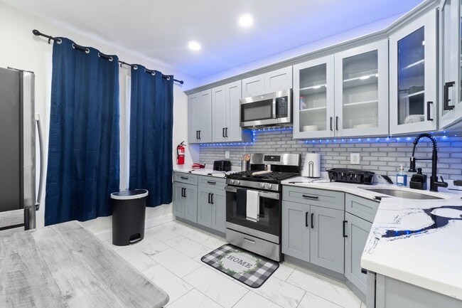 Building Photo - 92 Stuyvesant Ave