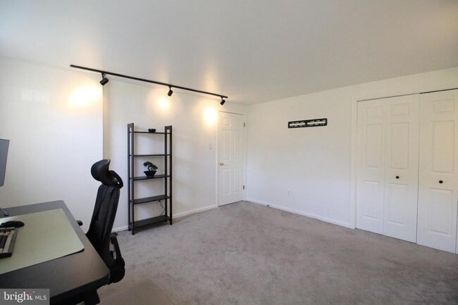 Building Photo - 3139 Stratford Ct