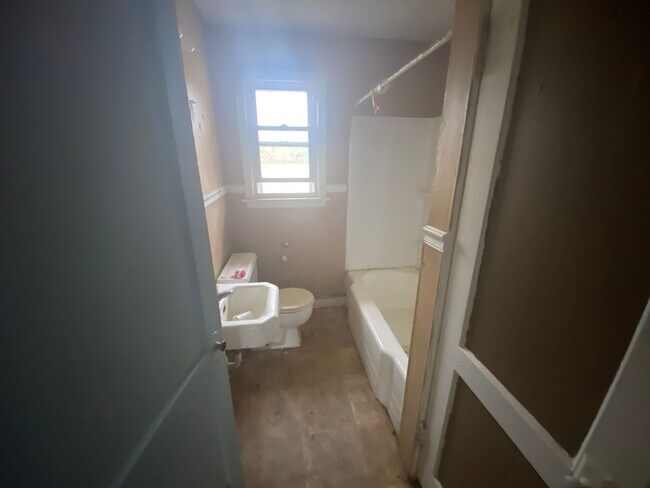 Building Photo - 1 bd in Ardmore