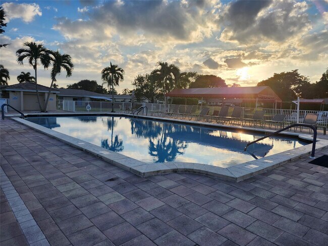 Building Photo - 8777 Warwick Dr