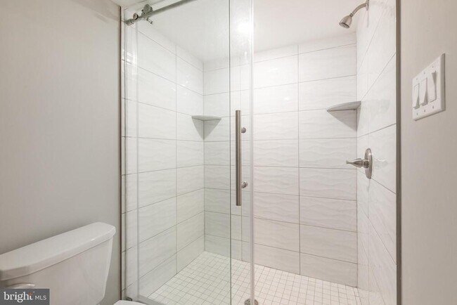 Building Photo - 2550 N Howard St