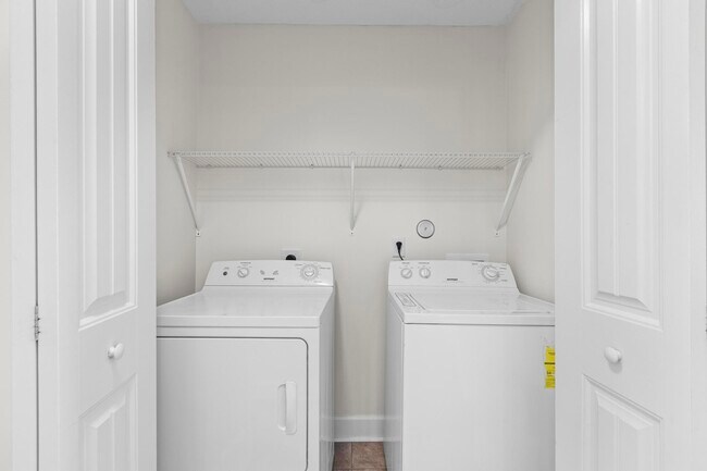 Building Photo - 406 Amaryllis Ln