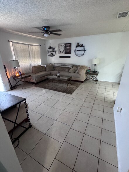 Primary Photo - 428 N Jefferson Ave