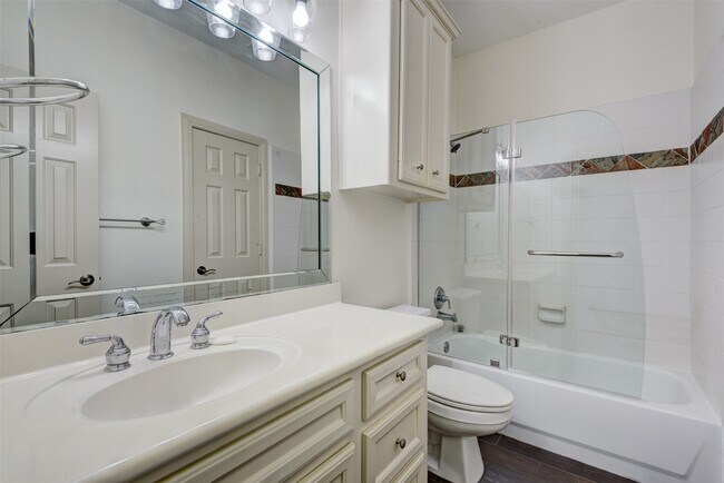 Building Photo - 2210 Mason St