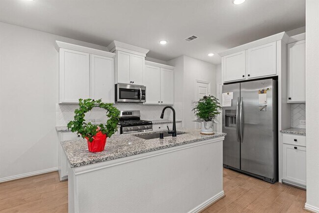 Building Photo - 27931 Western Crk Ct
