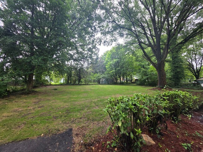 Building Photo - 3317 Emory Dr