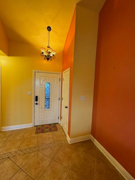 Building Photo - 113 Sunridge Park