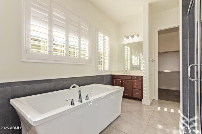 Building Photo - 2065 E Gemini Pl