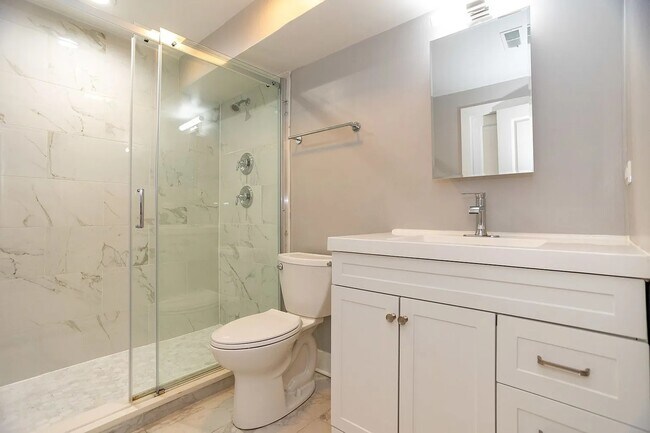 Building Photo - 4906 N Rockwell St