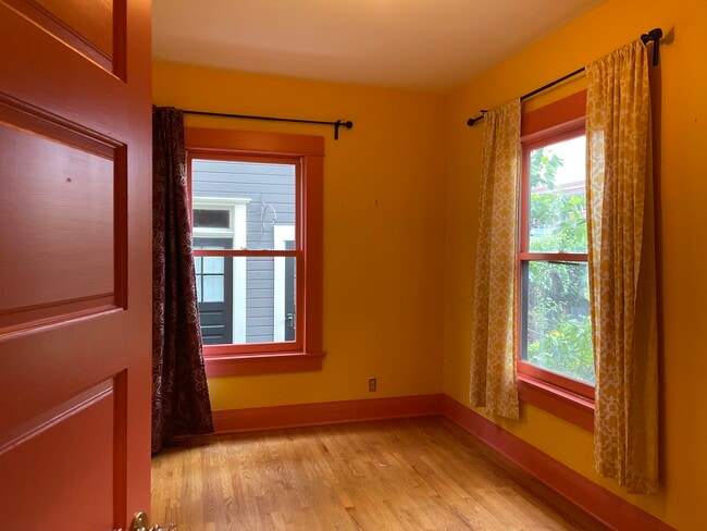 Building Photo - 409 SE 15th Ave